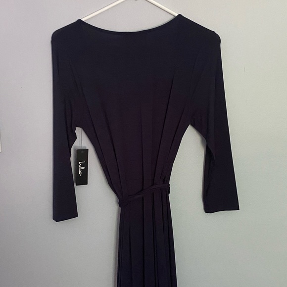 Lulu wrap dress. Stretchy and comfortable. Never worn - Picture 3 of 5